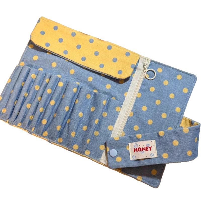 Vintage Polka Dot Roll Up Penc - огляд і ціна Makeup